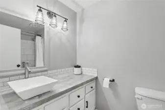 Kids/guest updated full bath.