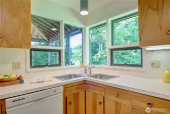 Light and bright kitchen!