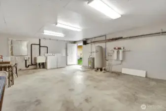 shop with laundry facilities