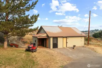 Detached 32'x24' Shop