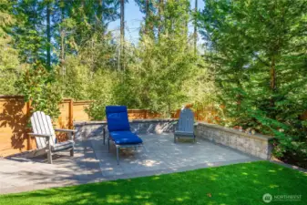 another sitting area in the backyard