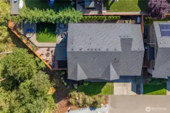 A view from above - see right hand corner garden boxes and storage
