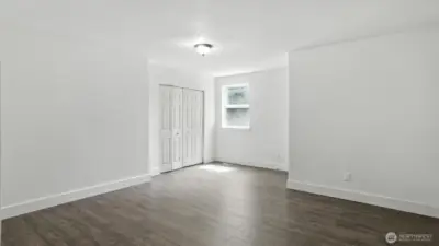 DADU - Sizeable bedroom.