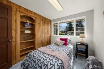 3rd bedroom w/ hidden closet behind bookshelf