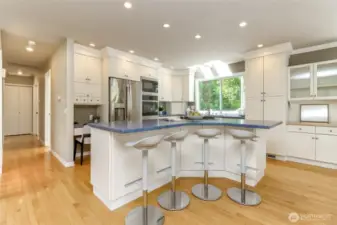 Sit at the dining table or perch at the countertop overhang.