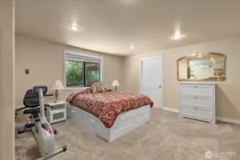 The perfect set up for income potential or multi-generational living with a complete MIL in your daylight basement! This studio style open room can easily be enclosed to create additional privacy.