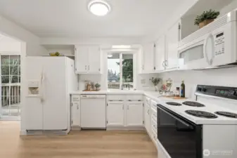Bright efficient kitchen!