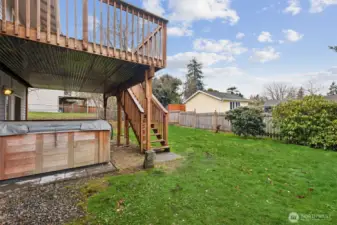 Hot tub runs, though seller hasn't used it in years.