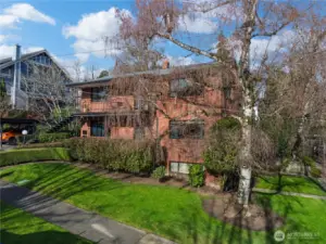 Beautifully maintained & manicured grounds