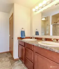 Primary Vanity w/Double Sinks