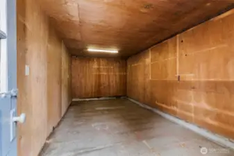 Huge storage/shop space next to carport