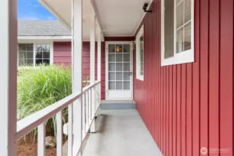Nice covered front walk.