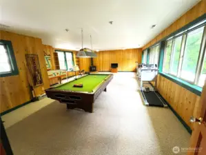 Bonus room with stove