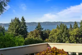 The Views are all day long. Enjoy Puget Sound boat traffic with Vashon Island & Olympic Mountains as your backdrop with an occasional stunning rainbow.