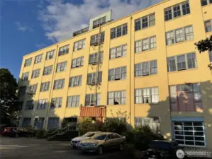 Amazing New York-style artist loft in an old shoe factory