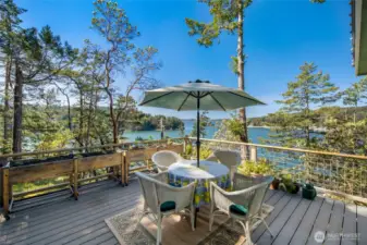 Deck of kitchen and dining room