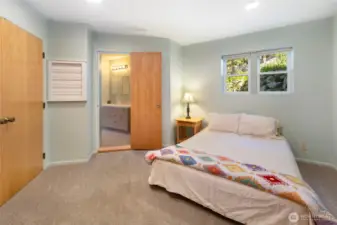 main house downstairs bedroom en suite