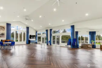 Mainfloor of Clubhouse for Entertaining!