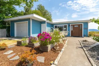 4452 Saltspring Dr