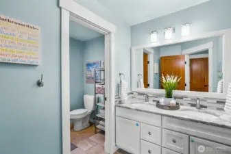 upper full bathroom