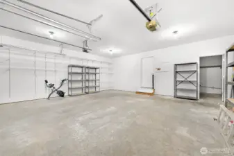 Garage/utility room