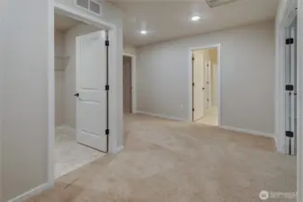 Photos of a previously built Rainier plan. SOme upgrades may appear that are no longer available.