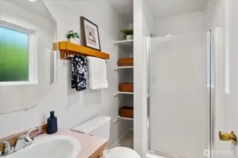 Primary bed ensuite bath