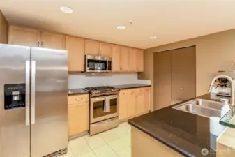 ommon Area - Owner's Suite Kitchen