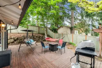 Huge entertaining deck.