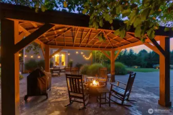This is a fun spot to entertain, or enjoy a glass of wine at the end of the day, year 'round