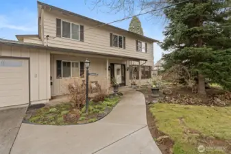 life is grand on Elliott Ave