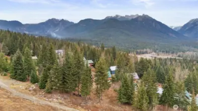 You’re surrounded by some of the most spectacular views on Snoqualmie Pass.  Sweeping alpine panorama stretching from Rampart Ridge to Gold Creek Valley and all the way out to Chikamin Peak.
