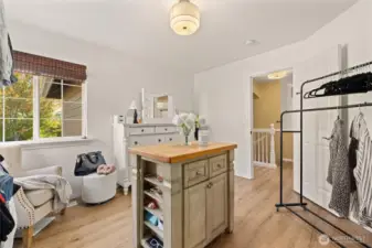 2nd guest bed, currently used as a closet!