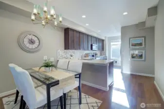 Easily flows to kitchen