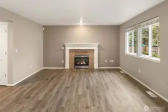 Family room unstaged