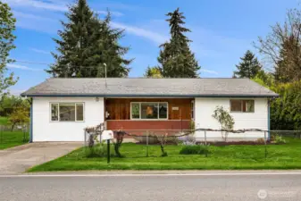 Well-maintained Mid-Century Modern Home in Snohomish.