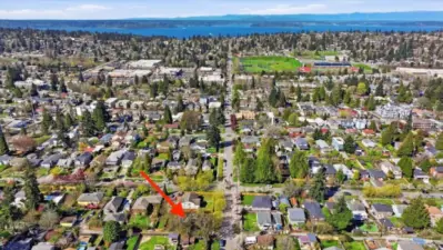 Highpoint Neighborhood - Close to Westwood Village, West Seattle amenities, and situated between downtown Seattle & Sea tac airport! Great Located in a character filled, walkable neighborhood, yet just a short drive or light rail ride away from everything Seattle has to offer