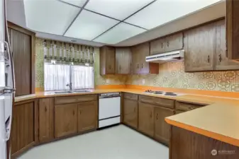 Here is your opportunity to update the kitchen to suit your taste!