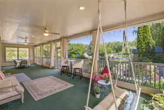 Screened in Patio