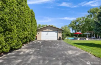 Detached Garage