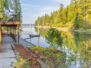 Nice low bank with 180 ft of waterfront on Case inlet. Launch your kayak, paddle board or boat at high tide from your floating platform