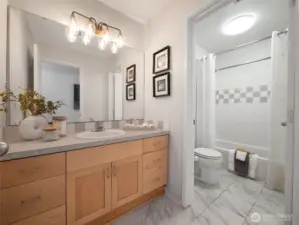 Upper Floor En-Suite Bathroom