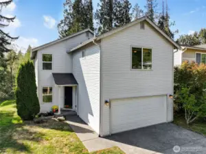 Freshly updated & move-in ready! New carpet, fresh paint, walk-in closets in every bedroom, plus a spacious loft. Minutes to I-405, bus lines & award-winning Cedar Wood Elementary.