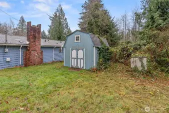 Detached shed is in great condition and doesn't leak.