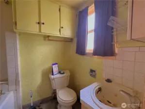 Basement full bathroom