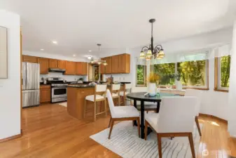 Entertainers kitchen, plenty of counter space and storage options - all appliances stay with the home