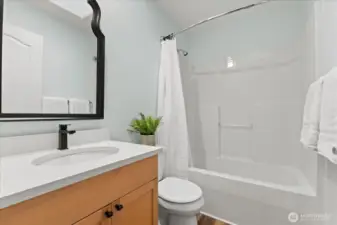 upper level full bath