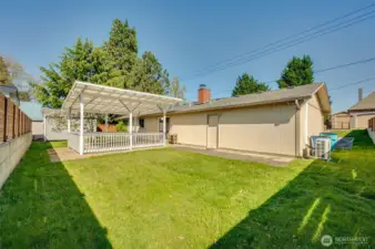 Huge Rear Yard, access to Air Conditioning