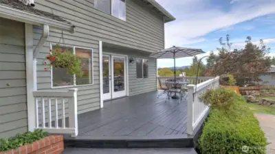 Seamless indoor-outdoor living with a deck that’s perfect for every season.