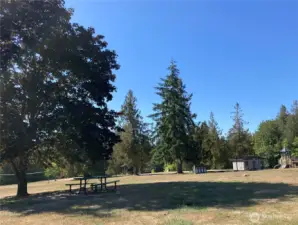Burfoot Park playground & shelters
